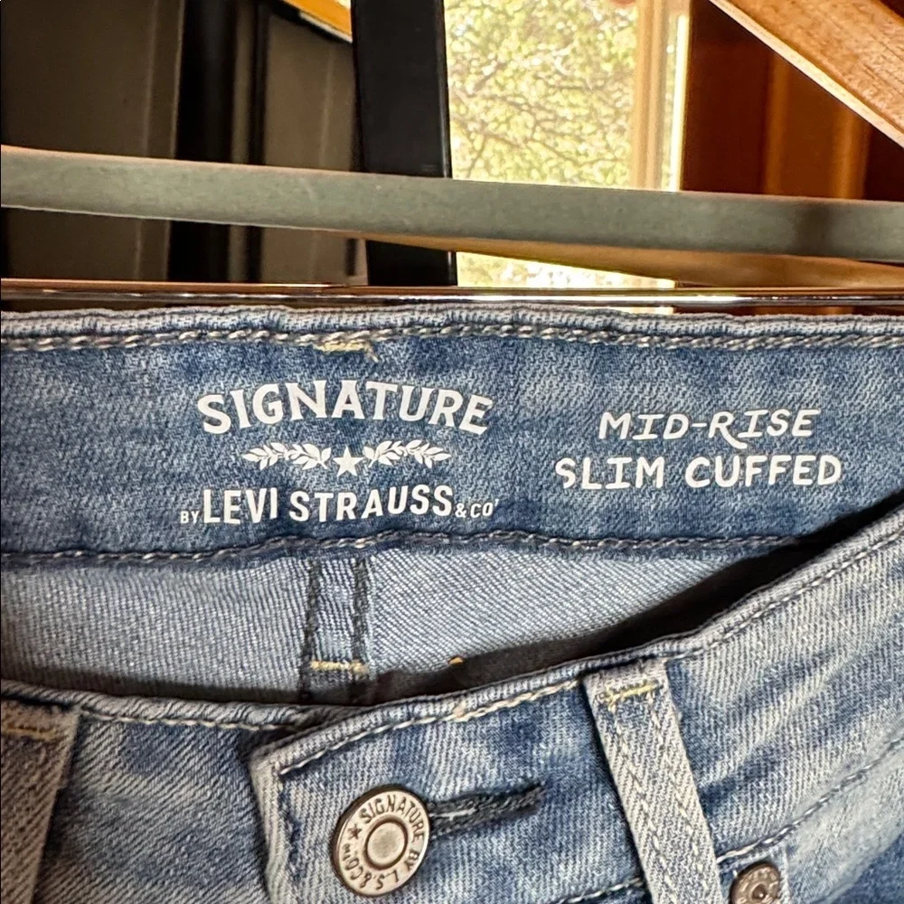 Signature by Levi Strauss & Co. Women's Mid Rise Slim Cuffed Jeans Size 4 / 27 - Picture 6 of 15